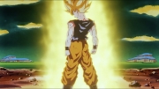 ¡Al fin se transforma! Son Goku, el legendario Super Saiyajin.