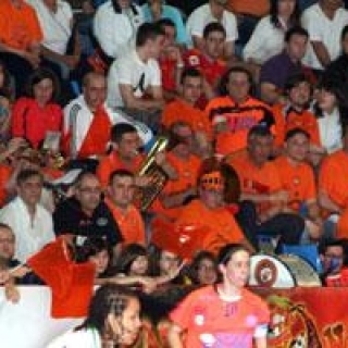 Ambientazo para disfrutar del mejor fútbol sala nacional en Burela 2011