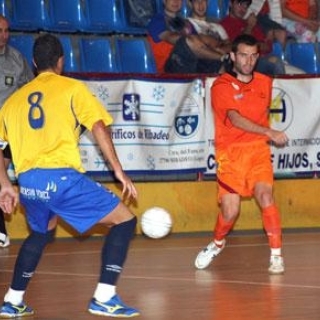 El Burela FS clausura la pretemporada en Narón, con la Copa Galicia