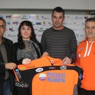 El Burela FS firma un convenio con la Asociación de Axuda ao Enfermo Mental da Mariña 