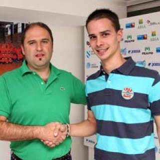 El Burela FS presenta oficialmente al portero Iago Barro