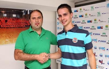 El Burela FS presenta oficialmente al portero Iago Barro