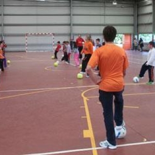 El CEIP Fondo Nois conoce el fútbol sala naranja