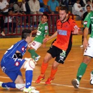 El equipo naranja se queda a una palmo de la victoria ante Triman (2-3)