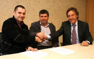 FEVE formaliza o apoio ao CD Burela FS a través dun convenio de colaboración