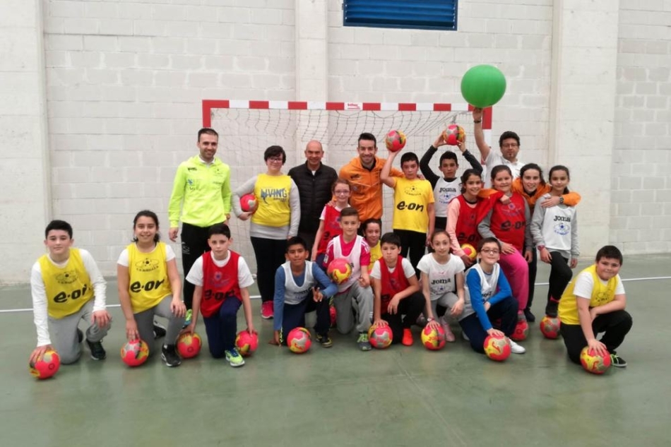 O CEIP de Xove inaugura la Gira Naranja 2017 'Descubre el Fútbol Sala'