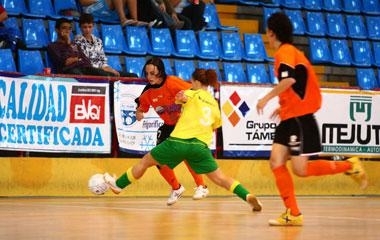 O equipo feminino vence en Madrid por 2-4