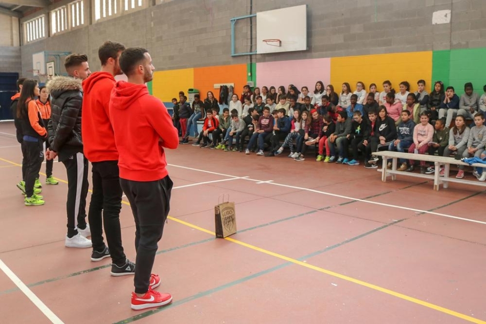 Ocho centros escolares de A Mariña abren sus puertas al Pescados Rubén Burela y CD Lugo