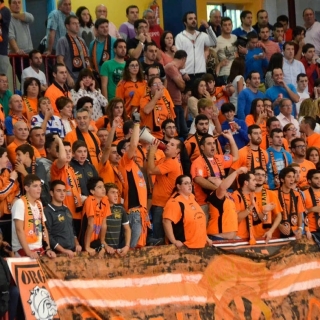 ¿Qué es la 'marea laranxa'?¿De dónde sale tanta pasión por el fútbol sala en Burela?