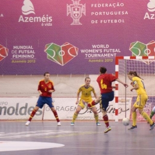 Quinteto inicial para Peque en el victorioso debut de España