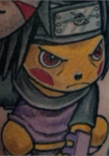 Tatuaje Pikachu Itachi mascara kitsune anime color