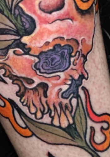 Tatuaje calavera con rosa color