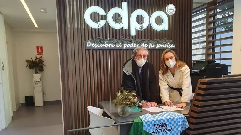 La Clínica Dental Patricia Aneiros, nuevo patrocinador del Club Ferrol Atletismo