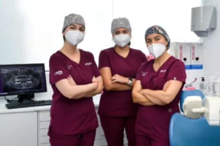 Equipo con EPIs Clínica Dental en Ferrol Patricia Aneiros