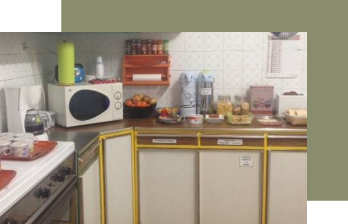 Imagen cocina con el desayuno disponible