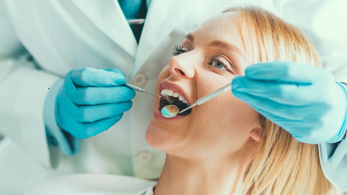 ¿Qué es un curetaje o raspado y alisado radicular dental?¿En qué consiste?