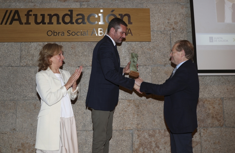 Roberto Blanco Valdés recibe el Premio José Luis Alvite 2024